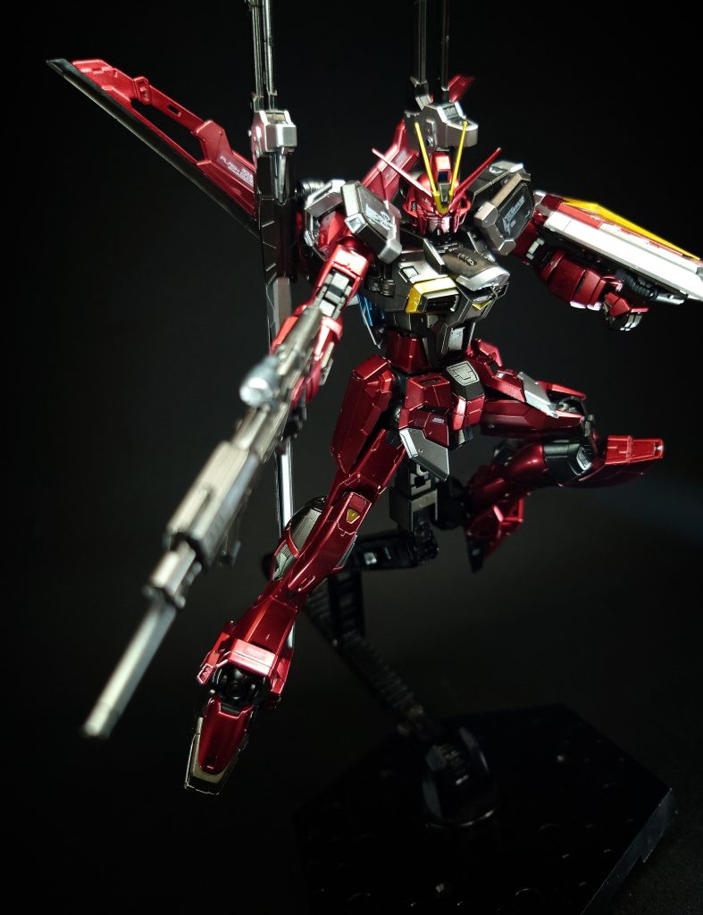 MMI-GAU25A 20mmCIWS胸部に2門装備されている機関砲。M71-AAK フォールディングレイザー対装甲ナイフサイドスカートに格納されている折り畳み式ナイフ。劇中未使用。MA-BAR72 高エネルギービームライフル固有のビームライフル。劇中ではビーム射撃の通用しないフェムテク装甲対策に後述の「試製35式改レールガン」を装備したたにめ未使用。