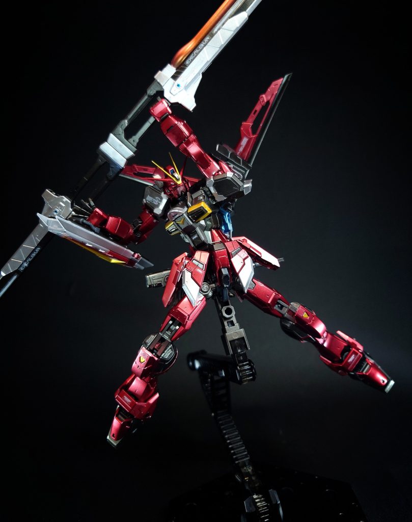 MMI-710 エクスカリバーレーザー対艦刀背部に2本マウントされている対艦刀。VPS装甲のカラー変更に伴ってか、本装備も黒を基調としたカラーに変更されている。