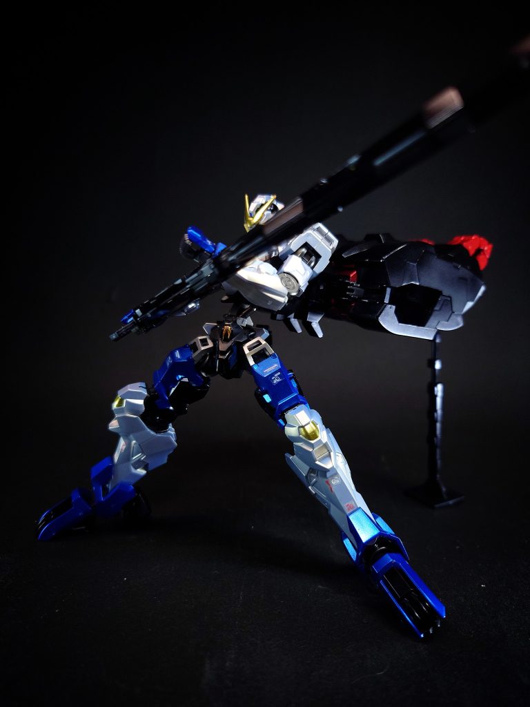 ベイオネット・ソードベイオネット・ライフルの二つ折りにされている刀身を展開した状態。ライフルとしての機能は生きており、トリガーを引く事で銃剣のような扱いが可能。