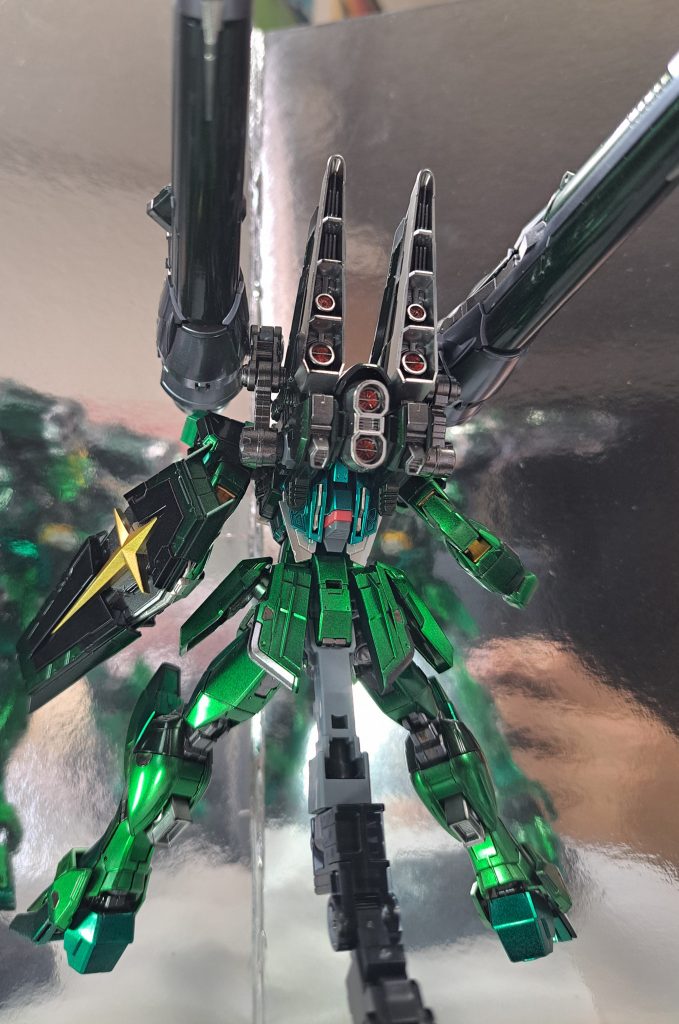 劇中でも背面のカッコ良さが印象的でした。