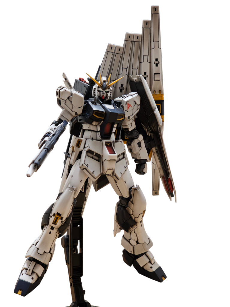 前回のクスィーと同じく(それしか出来ない笑)リアルタッチマーカーで全体を塗ってメラミンスポンジでゴシゴシしました。ファンネル、シールド以外は前回のなんちゃってグラデーションとは違い、角や面の縁に黒を乗せず白をくすませる感じで行いました。