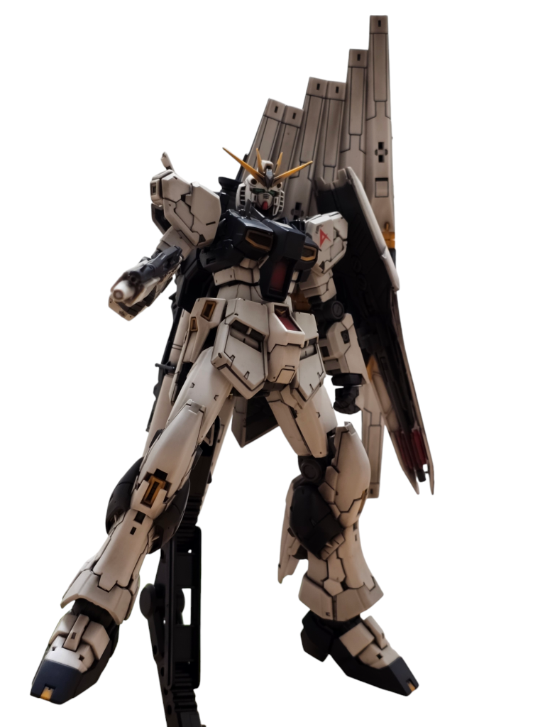 超個人的ですがキレイなνガンダムより、少し汚れているような戦い抜いた汚いνガンダムのほうが好きです。あと余談ですが頭部が小顔過ぎてあまり...好きではないのでEGのνガンダムのを移植しようと思っています。以上、芸も技も何も無いお粗末な投稿ですが閲覧いただきありがとうございました。