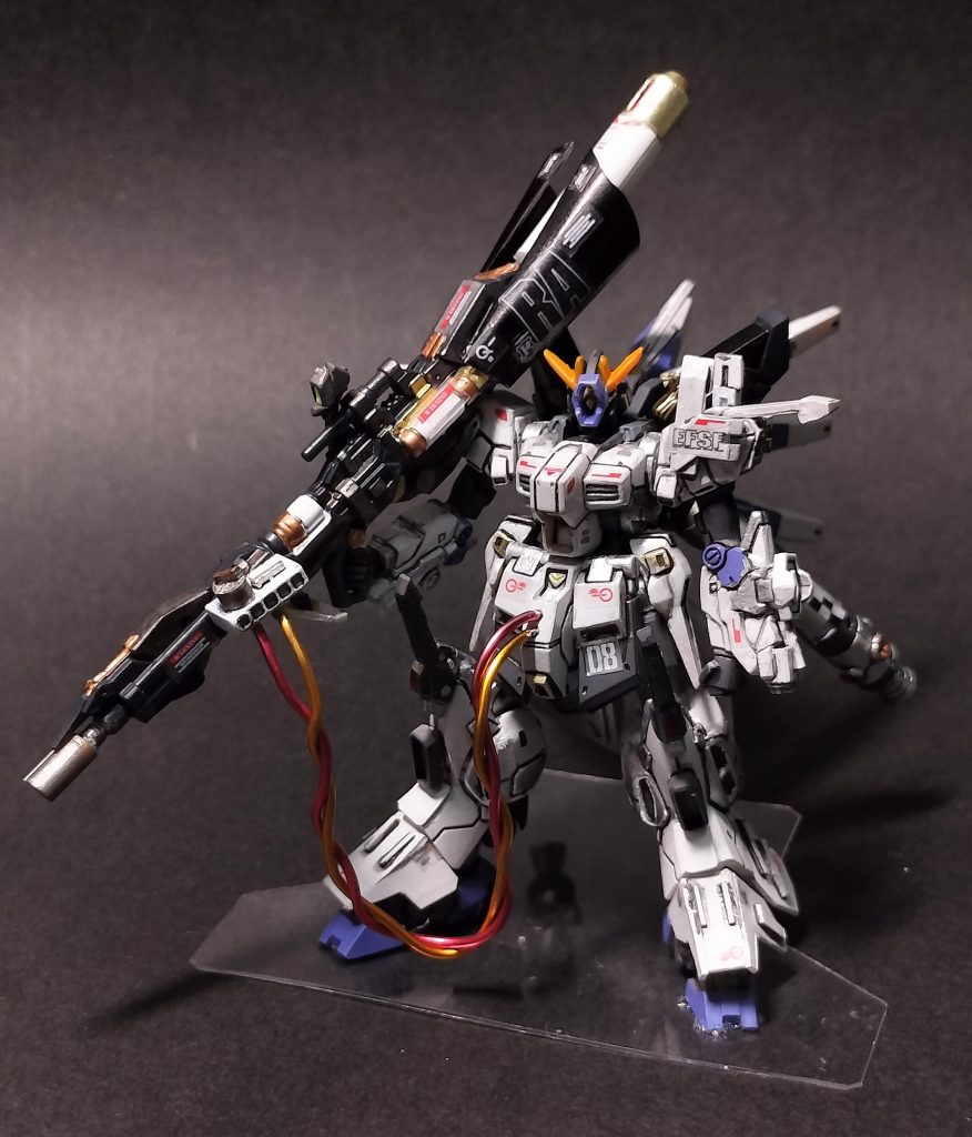 1０.        塗分けすれば中の人がいそうに見えるんじゃないかと。おでこはビルダーズパーツのハイメガキャノン砲口パーツがちょうどはったりの効くいいサイズに。