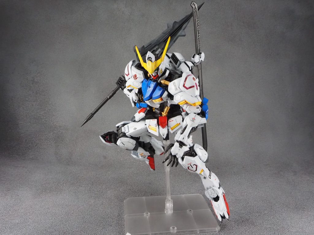 MGのガンダムバルバトスとなります。ついにバルバトスに続く鉄血シリーズのMGが出るという事でテンション爆上がりですね。