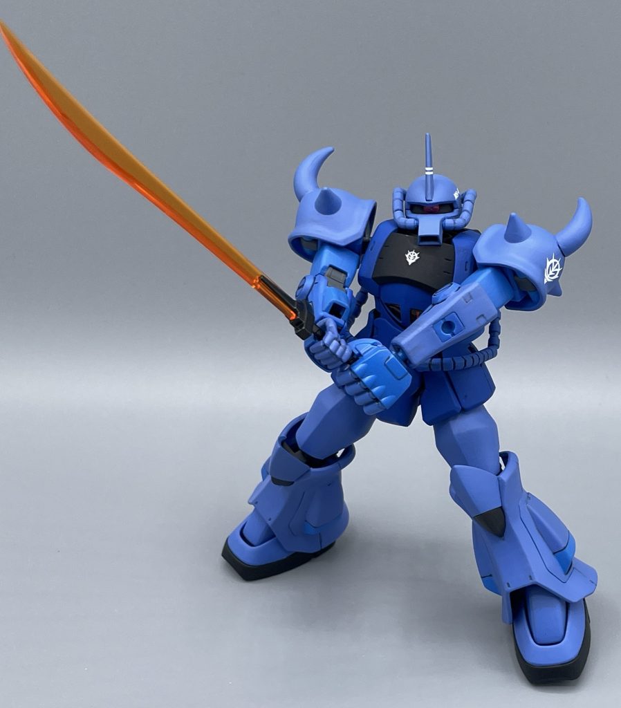 ヒート・サーベル　シールドでガンダムをいなし、強烈な蹴りをお見舞いした後は、盾を捨ててヒートサーベルを両手構え！ その潔さ、漢らしさ！くぅ。カッコ良過ぎるぜ、ラルさん・・・。ジェンダーレスの時代に、少しズレた感想かもしれませんが、やはりカッコいいものはカッコいい。　自分がいくつ年を重ねても、ラルさんに追いつけないし追い越せないと思わせるほどのカッコよさを持った屈指のキャラクターと言えるでしょう。