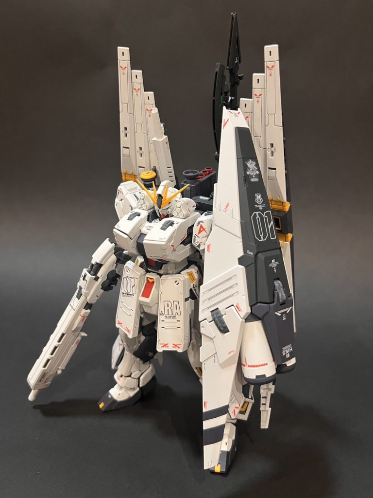 あのでかい箱の中身が凝縮された塊が自立できてしまうRGはすごいです。