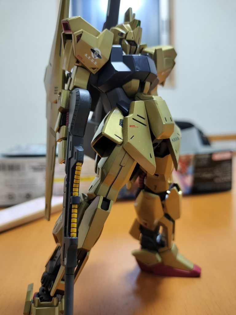 肩の百の代わりに、それっぽいデカールを貼りました。