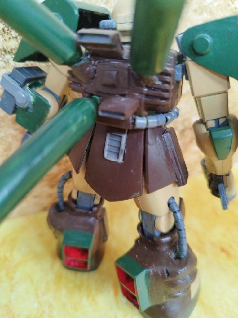 このバックパックは全てプラバン積層です。ダクトは、コトブキヤさんのダクトを使っています。