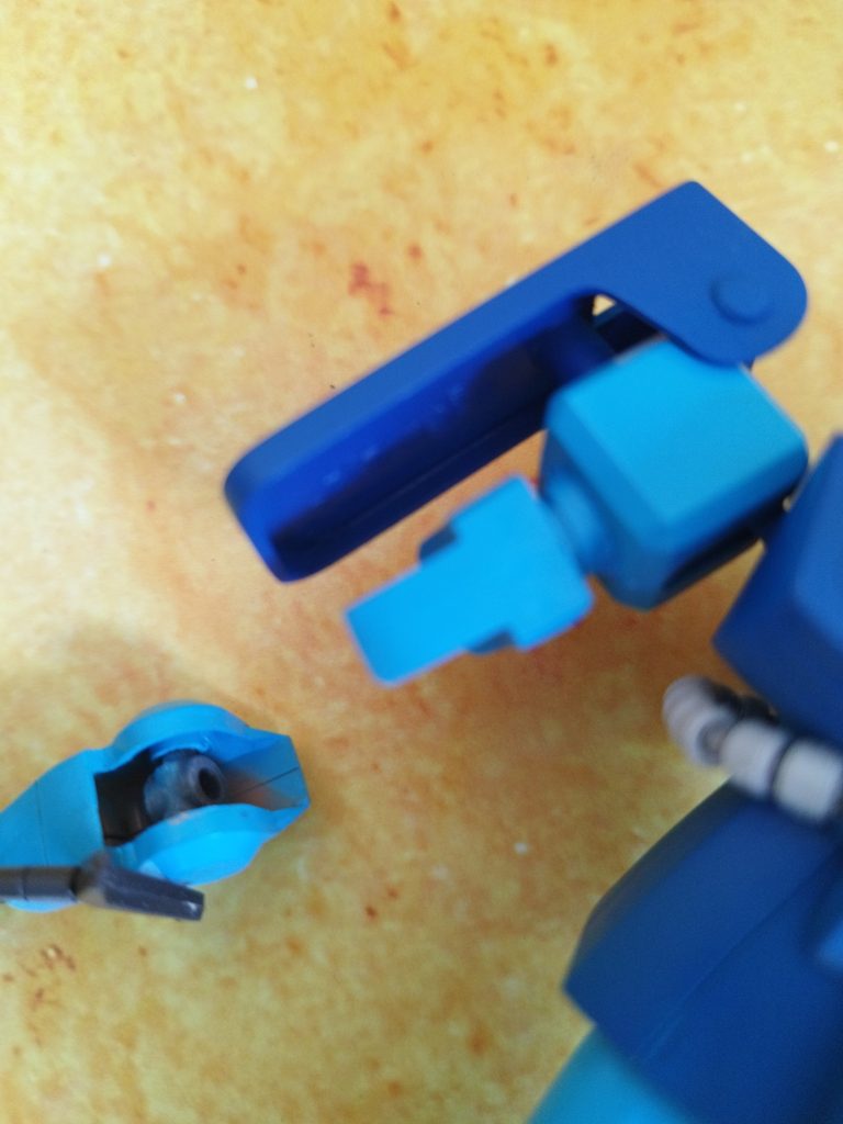 腕は関節構造をHGUC方式(旧式)です。