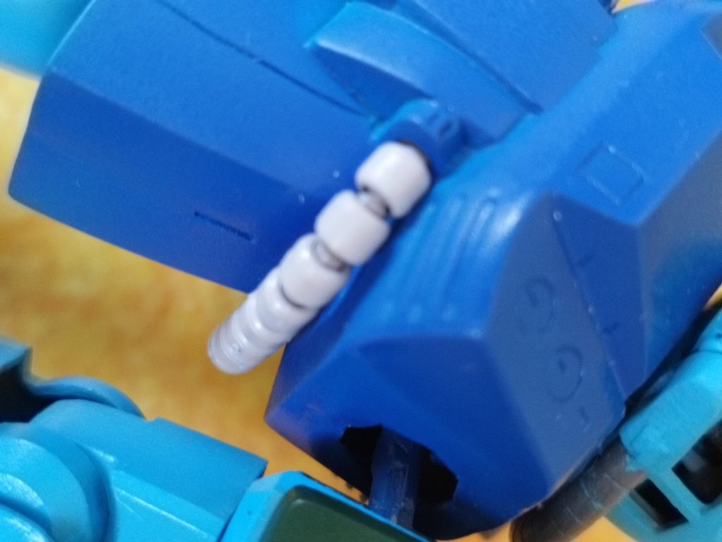 動力パイプはバンダイさんの再販品MSパイプにしました。