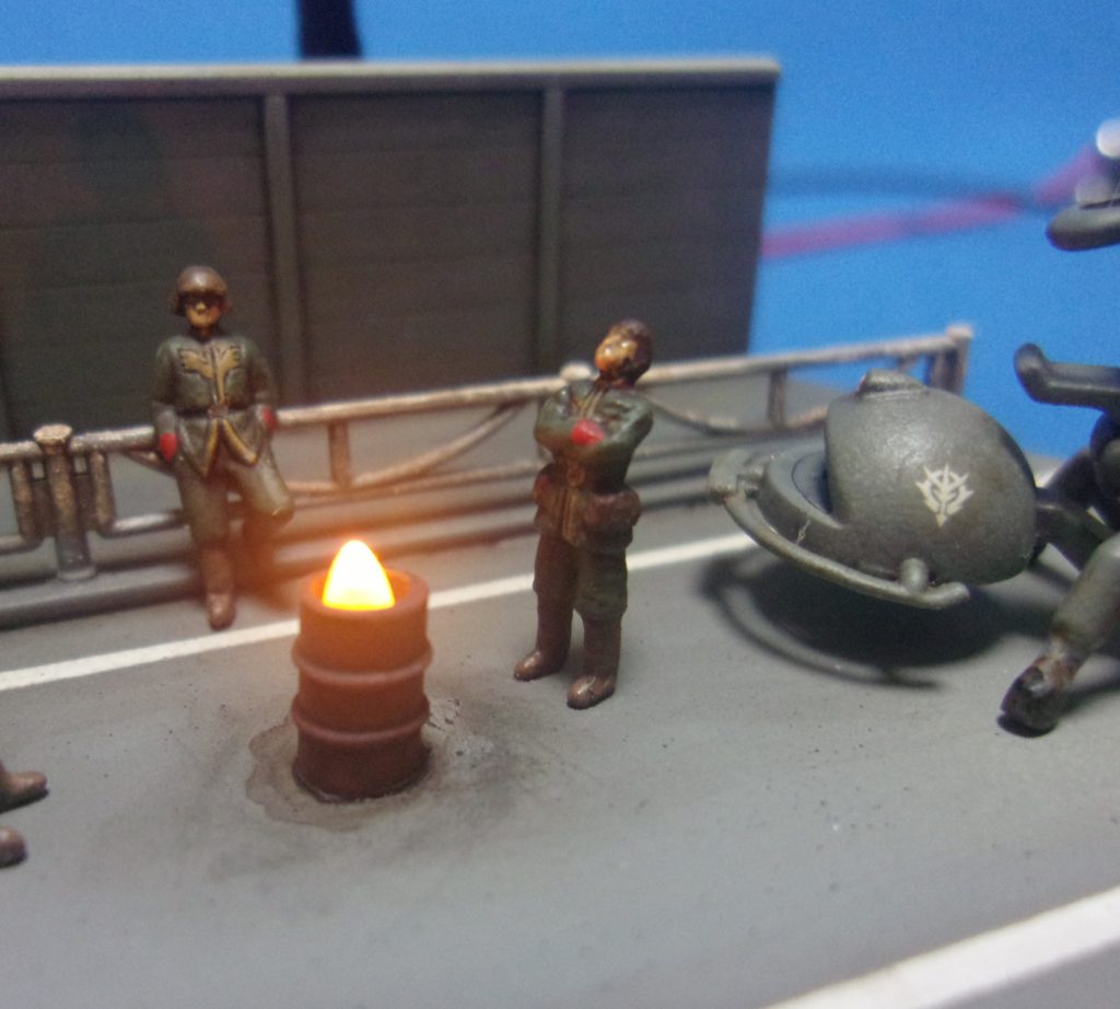 兵士その2。月を見上げて、その向こうの故郷を想っているイメージです。