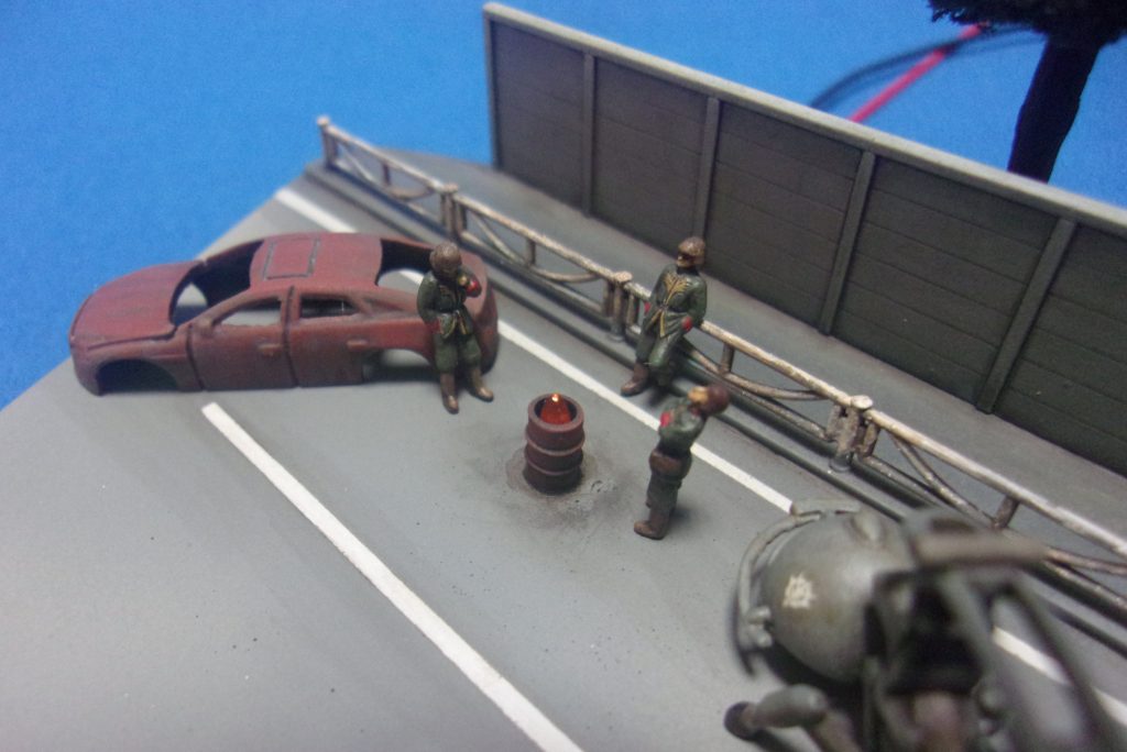 スイッチOFF。炎はクリアーオレンジのランナーを削って作りました。下に入っているLEDの光をしっかり通すように表面を磨いてあります。