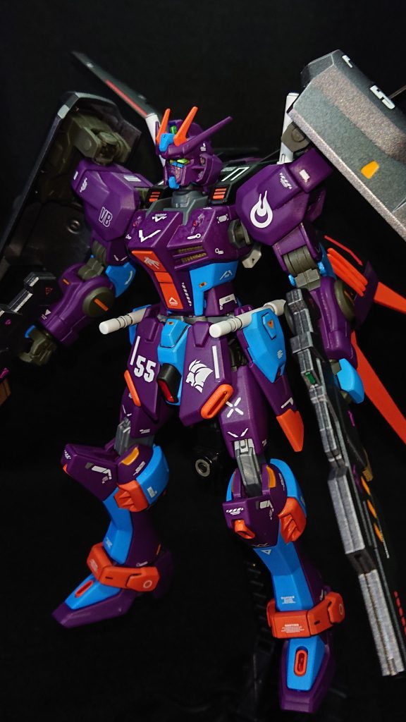 頭部   　　　 ：ストライク胴体   　　　 ：ダガーL腰部   　　　 ：インフィニットジャスティス肩    　　　　：ディランザソル腕部 　　　   ：ディランザソル脚部   　　　 ：インフィニットジャスティスバックパック：エールストライカー武装               ：ビームライフル(ディランザソル)     　　　　　　ビームサーベル(ストライク)     　　　　　　ビームサーベル(∞ジャスティス)     　　　　　　グリフォンビームブレイド(∞ジャスティス)