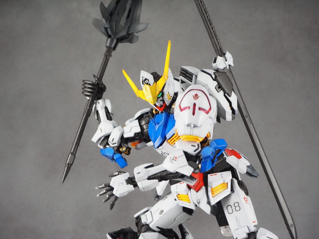 刀、滑空砲はバックパックに懸架可能になっていました。