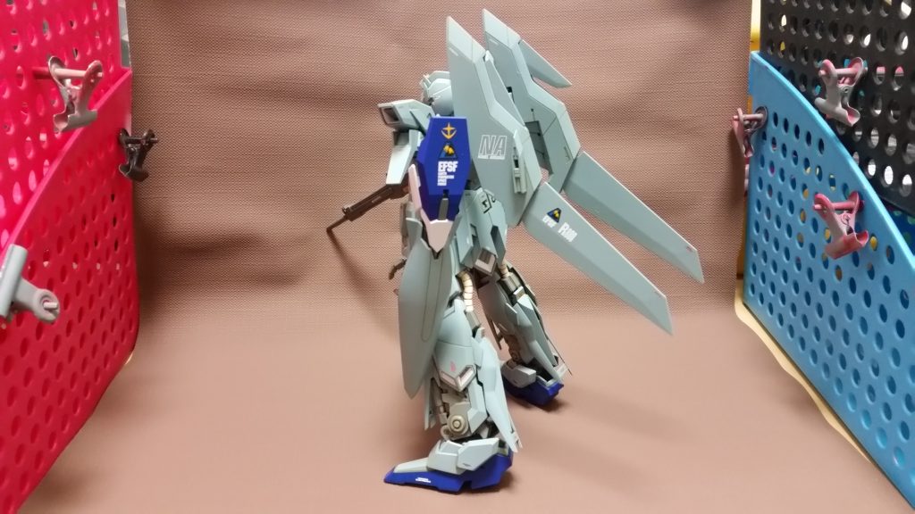 塗装ブースも無いし、へたくそな写真ですが左と・・・、