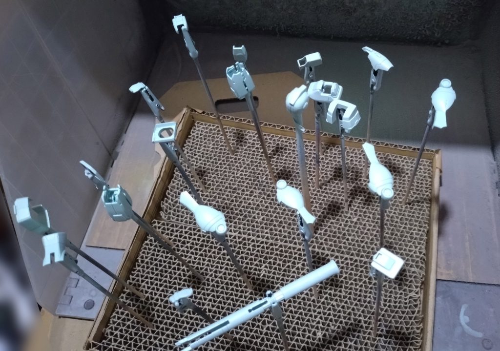 今回もイージーペインターで塗装しましたが。ジム独特の青緑良い感じに調色できました(gundam-kao2)