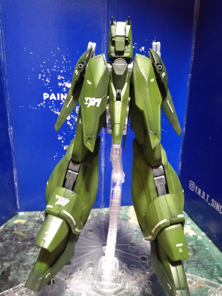 機首も収納して変形してます。