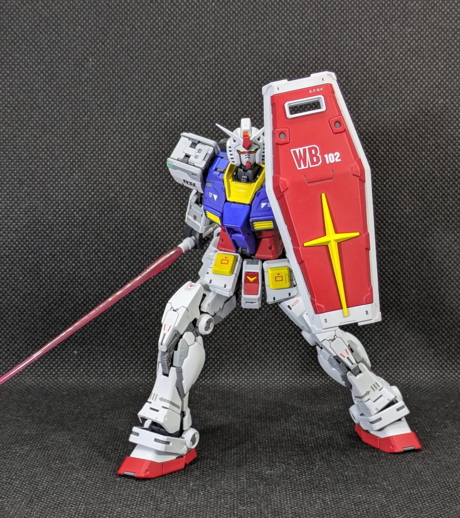 シールドも手に持った状態で保持出来るのが素晴らしいですね。こうなると2.0用にRG Gファイターとか出ませんかね？(笑)