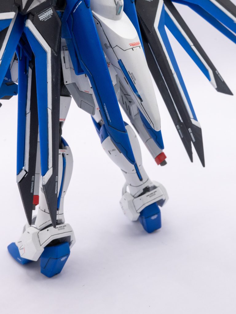 全身をスジボリ、プラ板などでディテールアップ。シンプルでスマートな感じを意識しました。