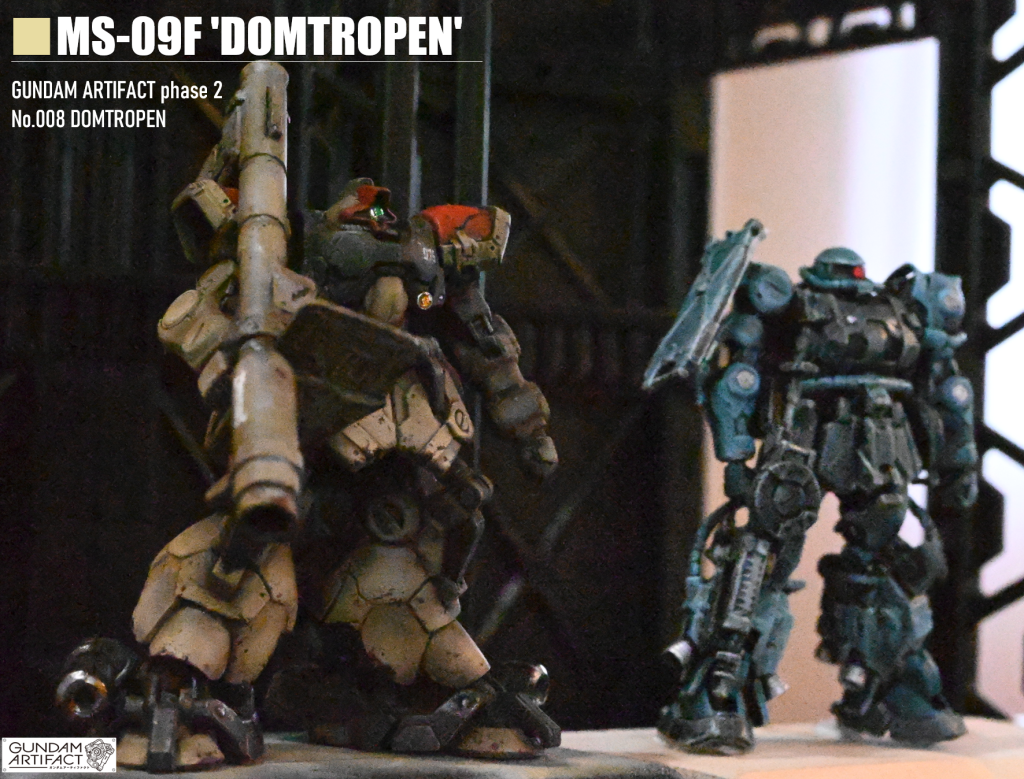 アーティファクトのザクと100均の背景