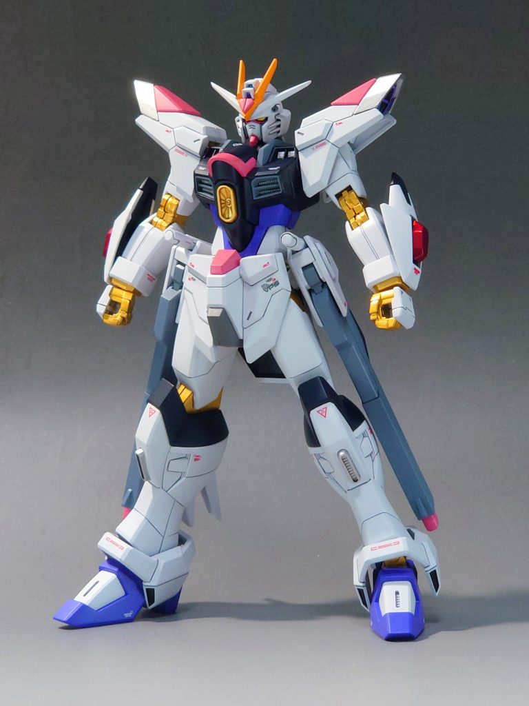 太ももの付け根から股関節が見えるので外装を延長、それ以外はほぼキットのままです。