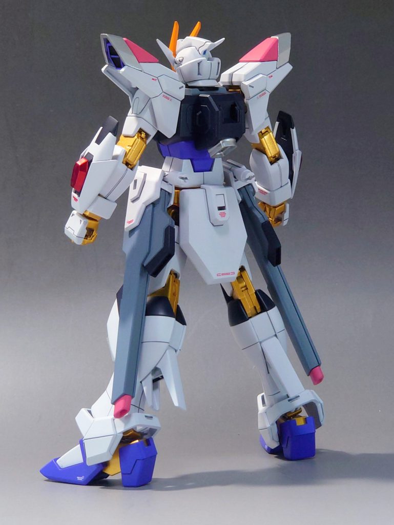 塗装は白は寒色系、青は紫、赤はピンク、黄色は橙に振ってます。