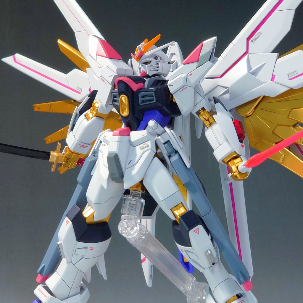 デカールはRGデスティニー用やHGユニコーン用、ハイキューパーツ製の物を使用。差し色感覚で貼ってます。