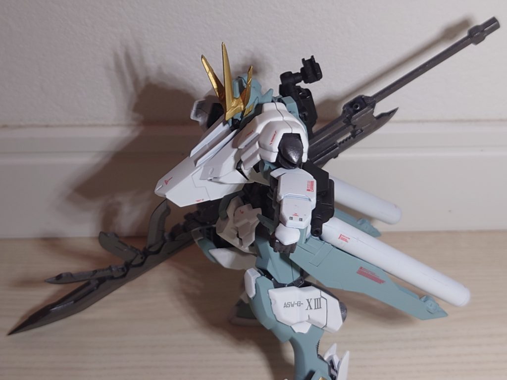 腕部機関砲アラドヴァルによって露出した内部機構への攻撃やプルーマの撃破に使用される射撃武装。