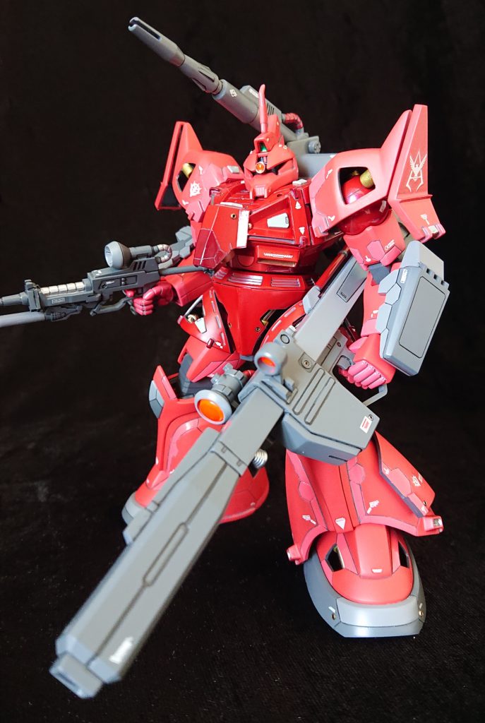 ①後方支援だから、シールドいらないよね。②装甲もバンバン穴開けてもいいよね。そんでもって、チラ見せにはメカっぽい感じ。③後方支援なら、キャノンはマスト。④ジオン軍にて、初めてビーム兵器を持ったなら、ビームバズーカも当然持たせたい。⑤できる男はスナイパーを思わせるフェイスで。 