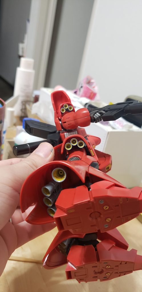 水性カラーを数色見繕ってバーニア外と内で塗り分けてみたりしたが…なんとなくしっくりはこない印象。