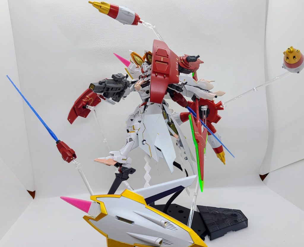 シールドブーメランは追加ブースターとして機動力になったり。通常通りに展開しての運用、ダリルバルデの副腕を付けるなど展開して飛ばす装備ばかりで、近接スタイルなのに遠距離より飛ばすの有るのはちょっとミスったかなって!