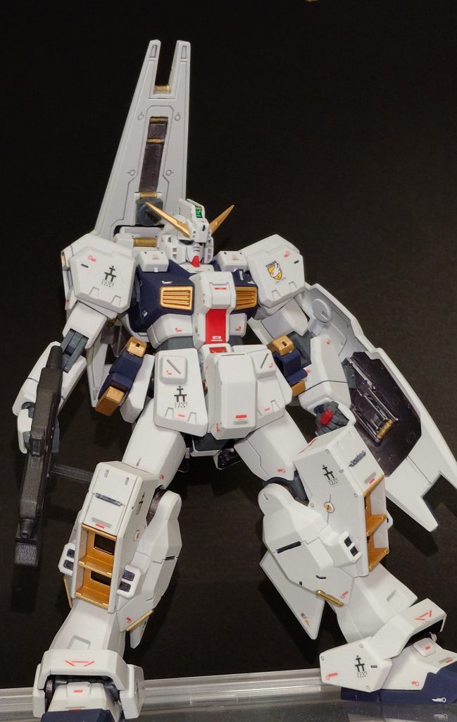 スミ入れ、部分塗装、デカールワークまで済ませた状態。