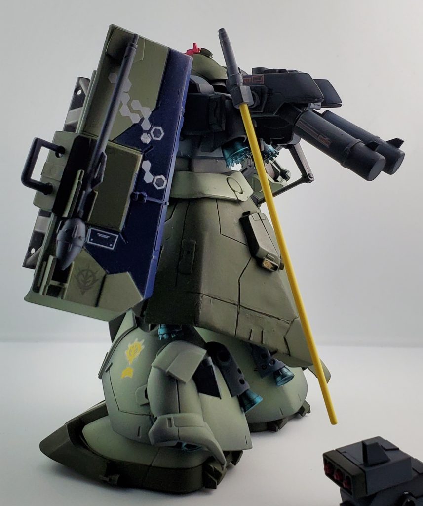 シールドにシュツルムファウスト量産機のカラーリングといえば緑系で。量産機の最終形として拠点に配備された期待のMSという感じです。