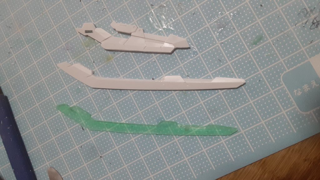 手持ちブレードの刃部分を切り離し、複製してます。