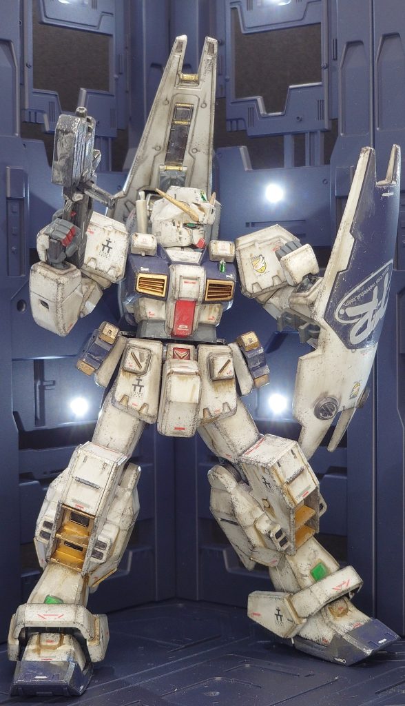 各部のセンサーはUVジェルを使用してクリアパーツっぽく仕上げています。左手は平手しかなかったので次元ビルドナックルズの角を使用しました。