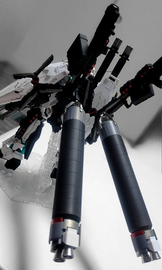 デカールも結構貼りました。動かしにくいのでポーズ変えませんでしたが、時間できたら他のパーツで改造してみたいですね。