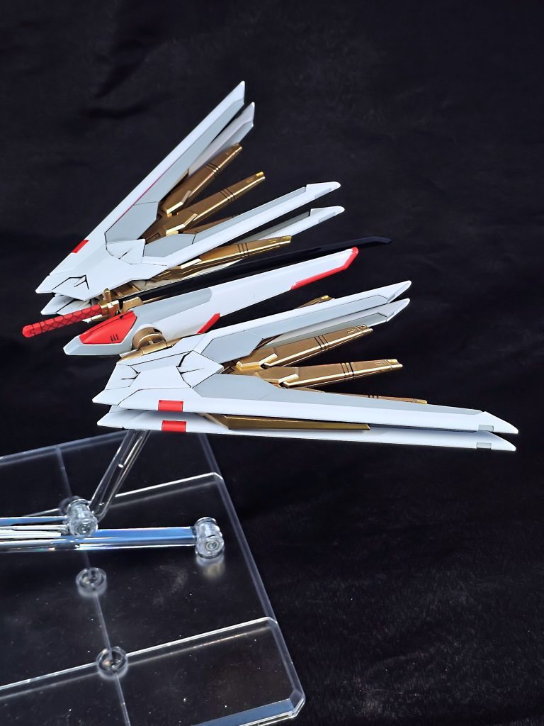 プラウドディフェンダーはこんな感じ。プラウドディフェンダーをフリーダムやストフリのウイングバインダーを基準にリペイントしても良かったのですが、そちらはアプローチとしては自然な形で他にやっている方もいるようなので私は敢えてプラウドディフェンダー側を軸にそちらにストフリ弐式を寄せるアプローチを今回は取ってみました。