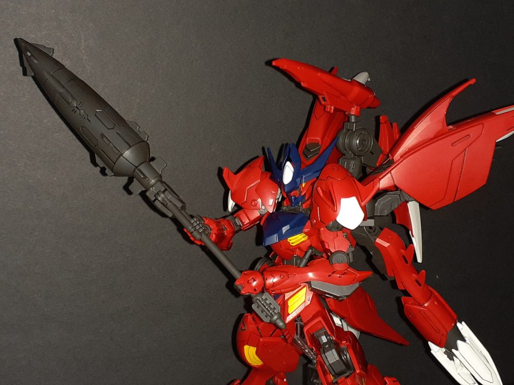 アメイジングメイスは角度付き手首があるので両手持ちも簡単