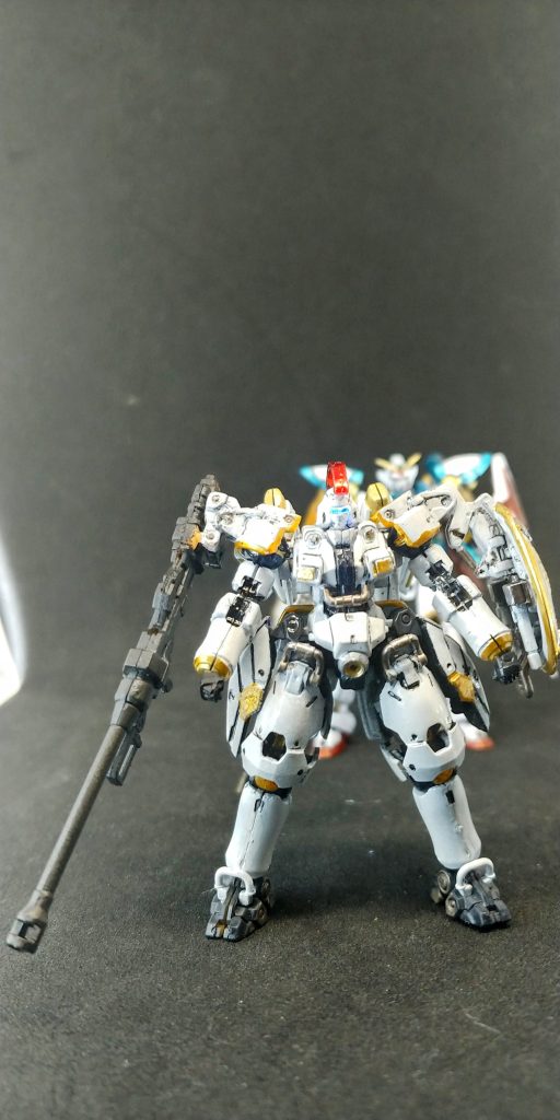 今回はニューホワイト、イエローゴールド、ホワイトゴールド、Gゴールド、ファントムグレー、ロイヤルメタレッド、メッキシルバー、【Gゴールド×Gブラック】 ミスターホビーマーカー  焼鉄色ガイアカラー  蛍光クリアー