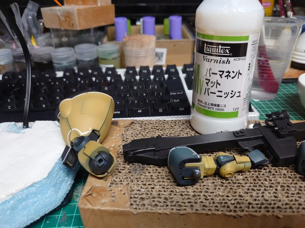 関節ユルユルなんでバーニッシュで小細工しました。