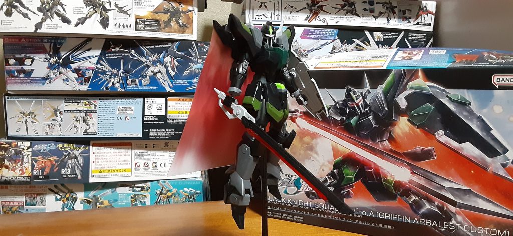 合わせ目は無いけど、パーティングラインが凄いので今後買う方は気をつけて下さい。特に大腿部と腕輪の部分。