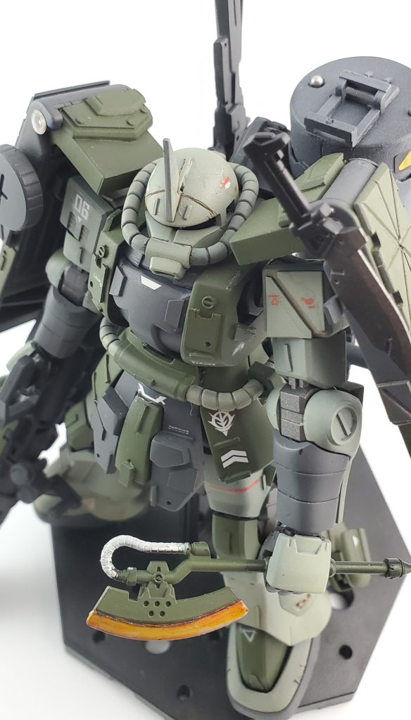 俯瞰のアングルがお似合いのザクができたと思います。最後までご覧いただきありがとうございました。他の作品も見ていただけると嬉しいです。