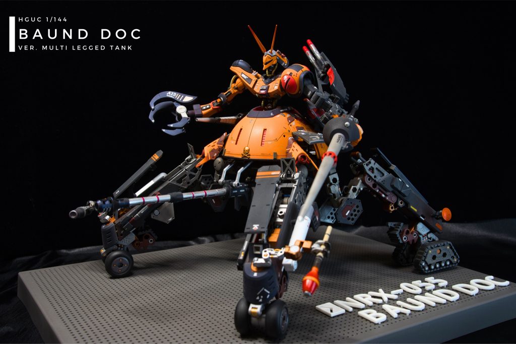 台座は、IKEAでかったボードですアルファベットのパーツが付いていて、好きな文字をはめられるので良い台座になってくれました