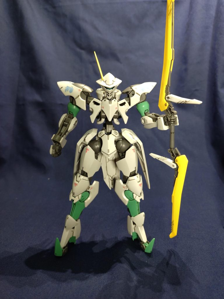 妄想機体その２「オルトリンデ ドロワット」です。ドロワット：右　ということで、アンテナが右側についています。