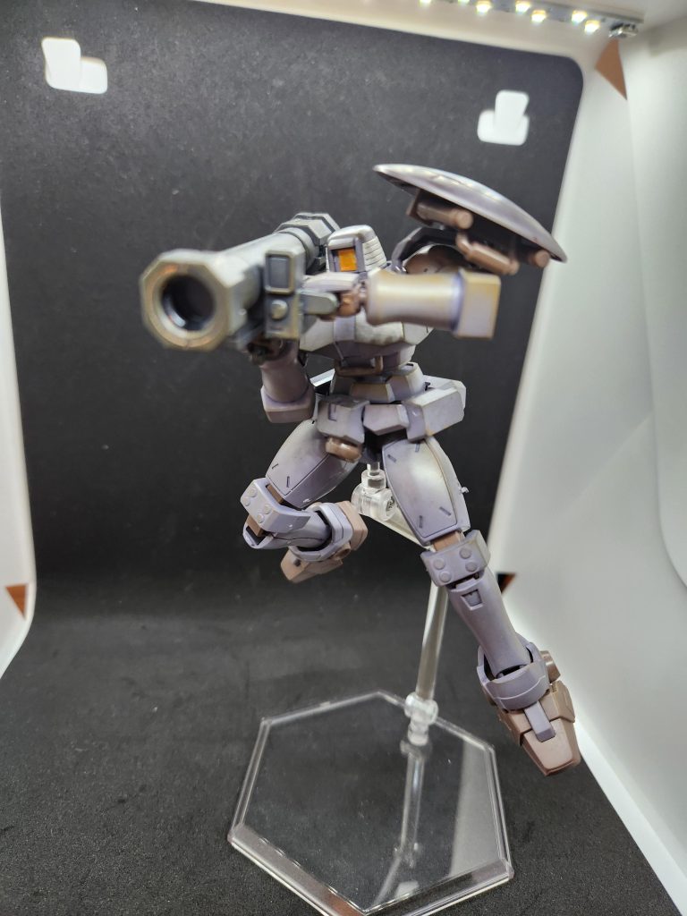 さすがにサーベルとドラムガンだけだと寂しいので…積んであったフルウェポンセットから数個持たせてみました。その1はバズーカだったり。