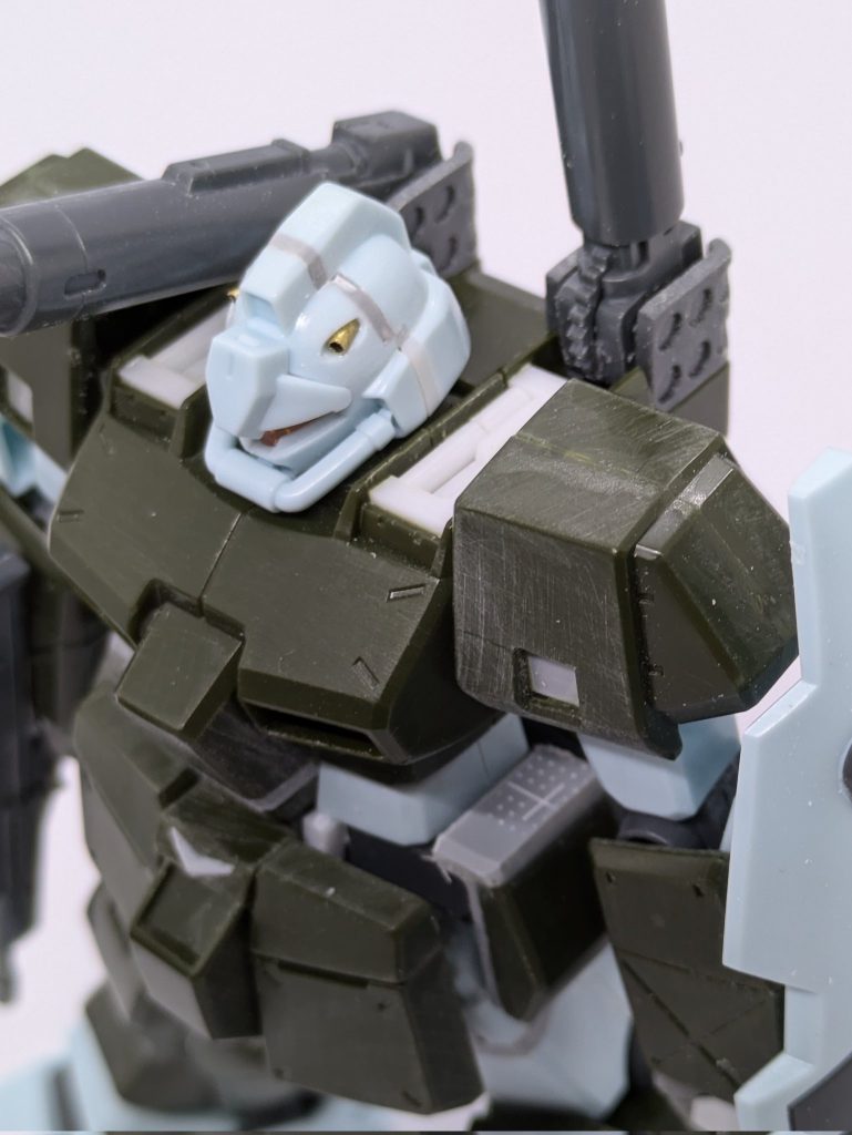 肩キャノン基部をプラ材で適当にでっち上げ。バルカンは真鍮パイプに置き換え。