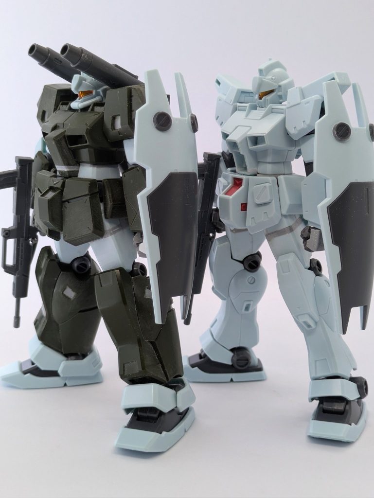 バランスを合わせて作っていたジム・カスタムと。こっちもそのうち作ります。