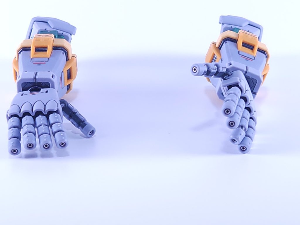 お気に入りのビーズを指先に入れる