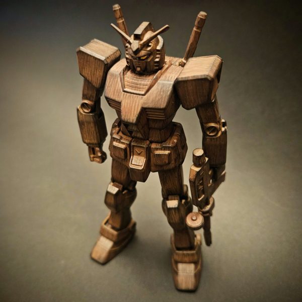 エコプラ木目調ガンダム（筆塗り）