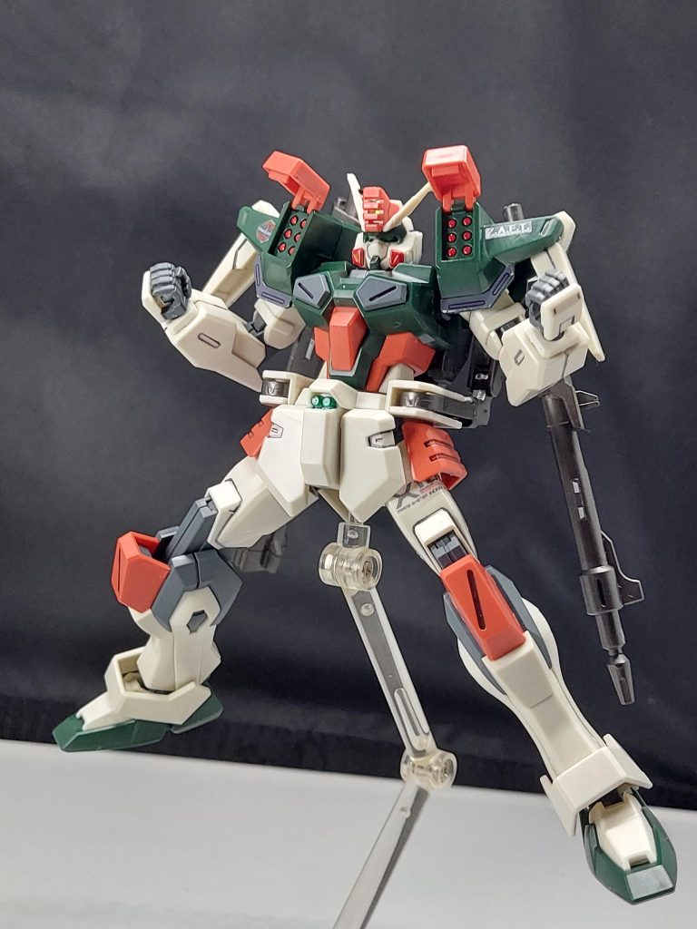 さすがは最新のガンプラ✨✨可動域がすごいです(´▽`)移植は肩とバックパック、あとは装備を入れ替えただけですがそのままではできなかったのですこしてを加えてます( ̄▽ ̄;)